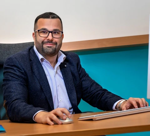 Géró Gábor a FOCUS INGATLAN irodájában